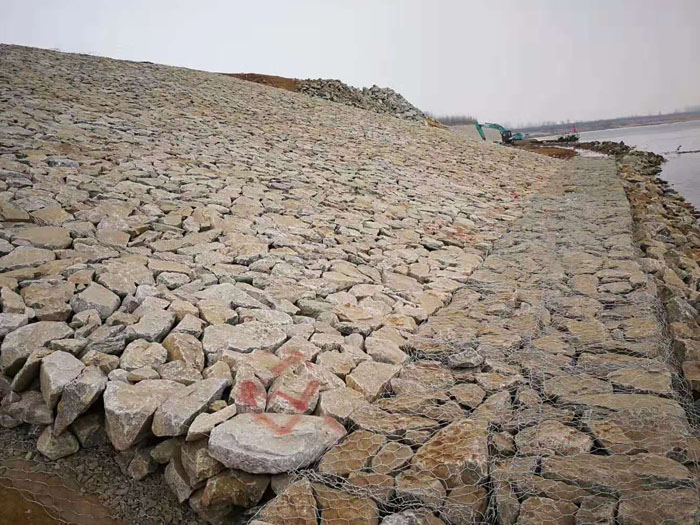 覆塑雷诺护垫