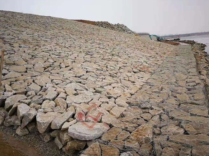 雷诺护垫